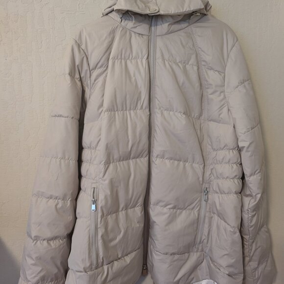 Athleta Downtown Puffer Jacket in Abalone Grey - Picture 3 of 3